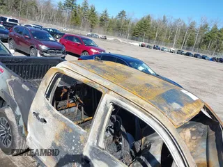 2023 Toyota Tacoma SR z VIN 3TYCZ5AN2PT132764, wystawiony jako IAAI lot #41832334 z przebiegiem 200 000 mil mil oraz . Historia ofert i sprzedaży dostępna na DreamBid. Obrazek 12.