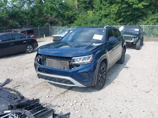 2022 Volkswagen Atlas SE z VIN 1V2HE2CA7NC211835, wystawiony jako IAAI lot #42722660 z przebiegiem 56 112 mil mil oraz . Historia ofert i sprzedaży dostępna na DreamBid. Obrazek 2.