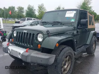2010 Jeep Wrangler Sahara z VIN 1J4AA5D19AL133321, wystawiony jako IAAI lot #42369872 z przebiegiem 66 930 mil mil oraz . Historia ofert i sprzedaży dostępna na DreamBid. Obrazek 2.