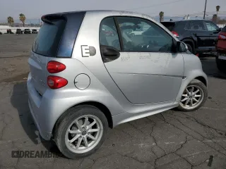 2016 Smart fortwo Passion z VIN WMEEJ9AA5GK844503, wystawiony jako Copart lot #42654855 z przebiegiem Nie podano mil oraz Czysty tytuł • Clean title. Historia ofert i sprzedaży dostępna na DreamBid. Obrazek 3.