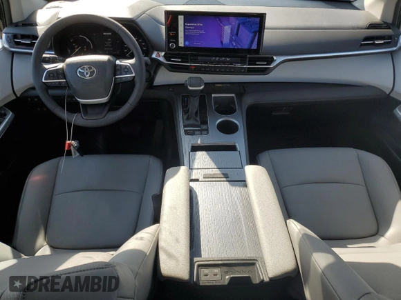 2025 Toyota Sienna XLE with VIN 5TDYRKEC3SS242899, listed as a Copart auction lot 54617665 with 1,830 mi miles and Clean Title. Bid and sale history available at DreamBid. Image 8.