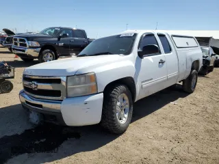2011 Chevrolet Silverado 1500 LT with VIN 1GCRKSE03BZ418878, listed as a Copart auction lot 57763574 with 197,372 mi miles and Salvage Title. Bid and sale history available at DreamBid. Image 1.