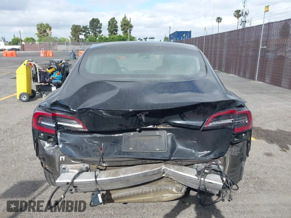 2019 Tesla Model 3 Mid Range z VIN 5YJ3E1EA4KF361967, wystawiony jako IAAI lot #42261724 z przebiegiem 89 902 mil mil oraz . Historia ofert i sprzedaży dostępna na DreamBid. Obrazek 16.