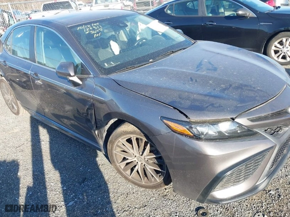 2021 Toyota Camry SE Nightshade with VIN 4T1G11AK2MU485544, listed as a IAAI auction lot 41000022 with 57,374 mi miles. Bid and sale history available at carsss.com. Image 1.