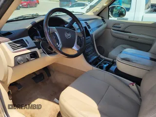 2007 Cadillac Escalade z VIN 1GYFK63837R259719, wystawiony jako IAAI lot #42451071 z przebiegiem 167 836 mil mil oraz . Historia ofert i sprzedaży dostępna na DreamBid. Obrazek 6.