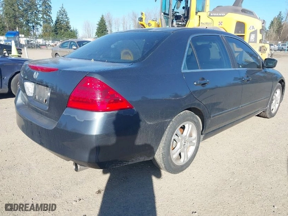 2007 Honda Accord Sdn LX SE with VIN JHMCM56387C015384, listed as a IAAI auction lot 41693020 with 260,043 mi miles. Bid and sale history available at carsss.com. Image 4.