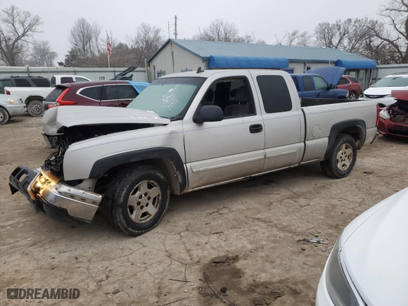 2006 Chevrolet Silverado 1500 LT1 with VIN 1GCEC19Z46Z205152, listed as a Copart auction lot 44175485 with 211,695 mi miles and Salvage Title. Bid and sale history available at carsss.com. Image 1.
