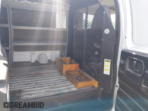 2015 Chevrolet Express Cargo с VIN 1GCWGFCF8F1104604, выставлен на аукционе IAAI как лот 42449161 с пробегом 276 501 миль миль и . История ставок и продаж доступна на DreamBid. Изображение 8.