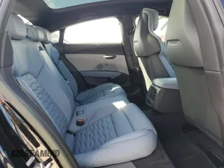 2023 Audi e-tron GT Premium Plus z VIN WAUFJBFW6P7003532, wystawiony jako Copart lot #88569225 z przebiegiem 7265 mil mil oraz Szkody całkowita. Historia ofert i sprzedaży dostępna na DreamBid. Obrazek 10.