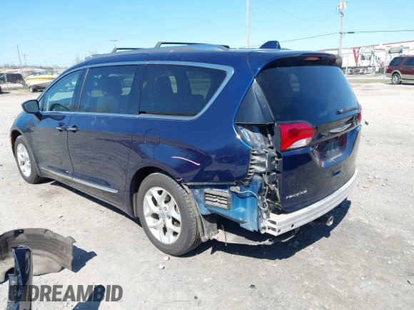 2018 Chrysler Pacifica Touring L z VIN 2C4RC1BGXJR126520, wystawiony jako IAAI lot #42223746 z przebiegiem 117 847 mil mil oraz . Historia ofert i sprzedaży dostępna na DreamBid. Obrazek 3.