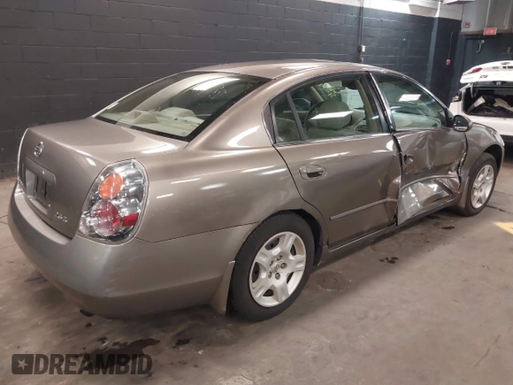2003 Nissan Altima S with VIN 1N4AL11E53C354648, listed as a IAAI auction lot 41801992 with 172,010 mi miles. Bid and sale history available at carsss.com. Image 4.