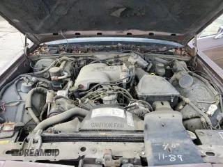 1989 Ford Crown Victoria z VIN 2FABP74F3KX157785, wystawiony jako Copart lot #84102954 z przebiegiem 68 996 mil mil oraz Czysty tytuł • Clean title. Historia ofert i sprzedaży dostępna na DreamBid. Obrazek 11.