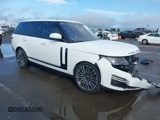 2022 Land Rover Range Rover Westminster z VIN SALGS2RU0NA464488, wystawiony jako IAAI lot #41808857 z przebiegiem 46 031 mil mil oraz . Historia ofert i sprzedaży dostępna na DreamBid. Obrazek 1.