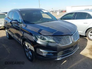 2015 Lincoln MKC with VIN 5LMCJ1A95FUJ23770, listed as a IAAI auction lot 41611030 with 204,992 mi miles. Bid and sale history available at carsss.com. Image 1.