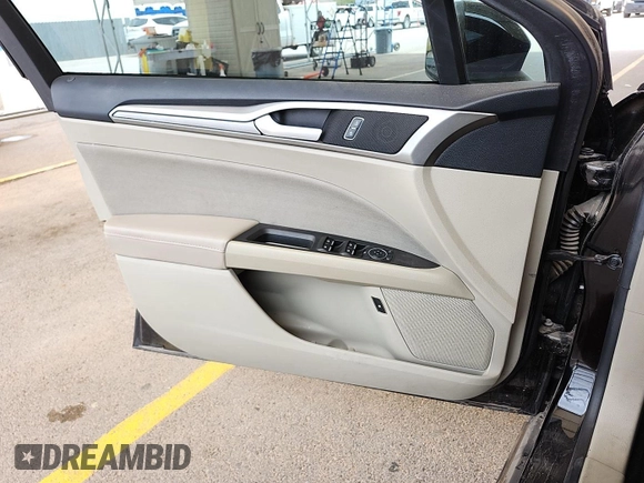 2020 Ford Fusion SE с VIN 3FA6P0LU9LR177063, выставлен на аукционе IAAI как лот 42785490 с пробегом 51 258 миль миль и . История ставок и продаж доступна на DreamBid. Изображение 9.