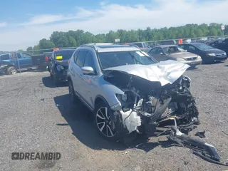 2017 Nissan Rogue SL z VIN 5N1AT2MV6HC764695, wystawiony jako IAAI lot #42231020 z przebiegiem 118 028 mil mil oraz . Historia ofert i sprzedaży dostępna na DreamBid. Obrazek 1.