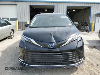 2022 Toyota Sienna XLE with VIN 5TDJRKEC8NS128404, listed as a Copart auction lot 54226825 with 44,459 mi miles and Salvage Title. Bid and sale history available at carsss.com. Image 5.