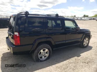 2008 Jeep Commander Sport z VIN 1J8HG48K38C180234, wystawiony jako Copart lot #55959325 z przebiegiem 198 459 mil mil oraz Szkoda całkowita • Salvage title. Historia ofert i sprzedaży dostępna na DreamBid. Obrazek 3.
