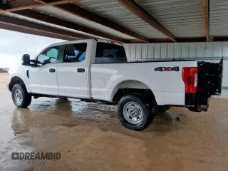 2017 Ford F-250 Lariat z VIN 1FT7W2B6XHEE08322, wystawiony jako Copart lot #62522455 z przebiegiem 175 010 mil mil oraz Czysty tytuł • Clean title. Historia ofert i sprzedaży dostępna na DreamBid. Obrazek 2.