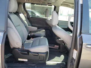 2018 Toyota Sienna XLE Auto Access Seat with VIN 5TDYZ3DC2JS930768, listed as a Copart auction lot 52964115 with 121,191 mi miles and Salvage Title. Bid and sale history available at DreamBid. Image 11.