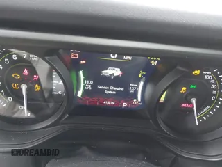 2024 Jeep Wrangler High Altitude z VIN 1C4RJXU66RW174919, wystawiony jako IAAI lot #41563619 z przebiegiem 4 133 mil mil oraz . Historia ofert i sprzedaży dostępna na DreamBid. Obrazek 7.