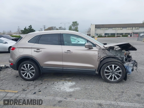 2019 Lincoln MKC Reserve with VIN 5LMCJ3C9XKUL09386, listed as a IAAI auction lot 41857681 with 66,101 mi miles and . Bid and sale history available at DreamBid. Image 14.