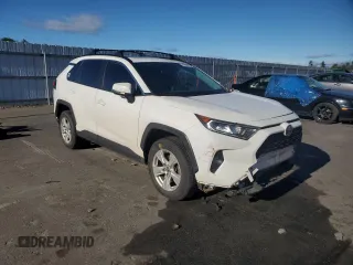 2019 Toyota RAV4 XLE with VIN JTMW1RFV4KD021007, listed as a Copart auction lot 82208754 with 96,998 mi miles and Salvage Title. Bid and sale history available at carsss.com. Image 4.