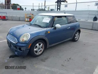 2009 MINI Hardtop z VIN WMWMF33569TW77166, wystawiony jako IAAI lot #42120132 z przebiegiem 150 291 mil mil oraz . Historia ofert i sprzedaży dostępna na DreamBid. Obrazek 17.