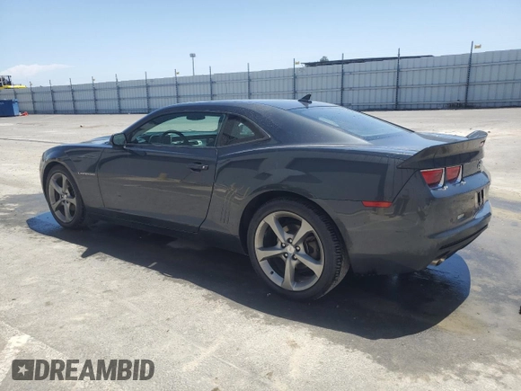 2013 Chevrolet Camaro LT z VIN 2G1FC1E38D9163929, wystawiony jako Copart lot #57153955 z przebiegiem 44 863 mil mil oraz Czysty tytuł • Clean title. Historia ofert i sprzedaży dostępna na DreamBid. Obrazek 2.