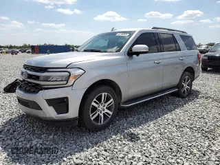 2022 Ford Expedition XLT z VIN 1FMJU1HT2NEA02481, wystawiony jako Copart lot #53786905 z przebiegiem 46 987 mil mil oraz Szkoda całkowita • Salvage title. Historia ofert i sprzedaży dostępna na DreamBid. Obrazek 1.