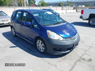 2011 Honda Fit Sport z VIN JHMGE8H58BC020320, wystawiony jako IAAI lot #42332926 z przebiegiem 108 371 mil mil oraz . Historia ofert i sprzedaży dostępna na DreamBid. Obrazek 1.