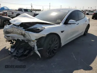 2021 Tesla Model 3 Performance z VIN 5YJ3E1EC1MF075451, wystawiony jako Copart lot #60354235 z przebiegiem 52 662 mil mil oraz Szkoda całkowita • Salvage title. Historia ofert i sprzedaży dostępna na DreamBid. Obrazek 1.
