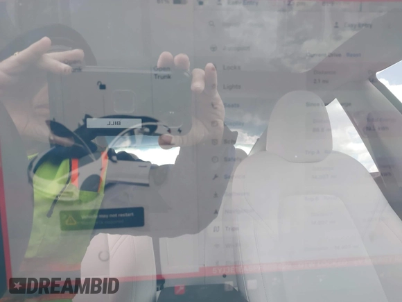 2023 Tesla Model 3 z VIN 5YJ3E1EA8PF608429, wystawiony jako IAAI lot #42345888 z przebiegiem 14 907 mil mil oraz . Historia ofert i sprzedaży dostępna na DreamBid. Obrazek 7.
