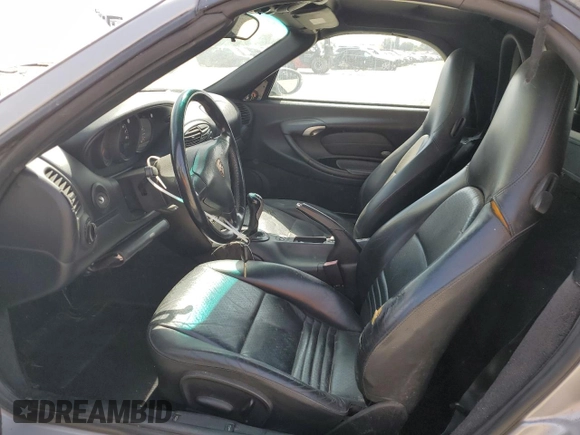 2002 Porsche Boxster z VIN WP0CA298X2U622776, wystawiony jako Copart lot #57521485 z przebiegiem 111 257 mil mil oraz Czysty tytuł • Clean title. Historia ofert i sprzedaży dostępna na DreamBid. Obrazek 7.