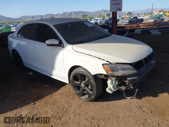 2014 Volkswagen Jetta SE with VIN 3VWD17AJXEM226644, listed as a IAAI auction lot 42717726 with 178,279 mi miles and . Bid and sale history available at DreamBid. Image 1.