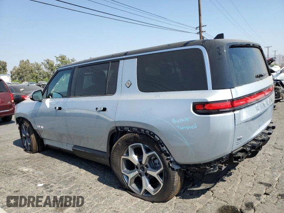 2024 Rivian R1S Adventure z VIN 7PDSGBBA7RN044642, wystawiony jako Copart lot #62567904 z przebiegiem 1888 mil mil oraz Szkody całkowita. Historia ofert i sprzedaży dostępna na DreamBid. Obrazek 2.