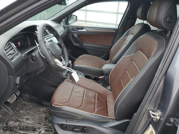 2022 Volkswagen Tiguan SEL R-Line with VIN 3VV4B7AX1NM149958, listed as a Copart auction lot 48055175 with 31,908 mi miles and Salvage Title. Bid and sale history available at carsss.com. Image 7.