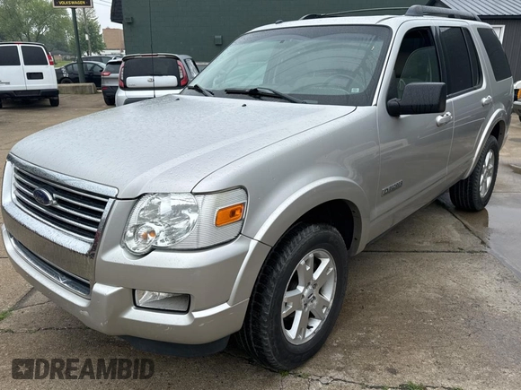 2008 Ford Explorer XLT z VIN 1FMEU73E58UA06810, wystawiony jako Copart lot #60109665 z przebiegiem 125 148 mil mil oraz Czysty tytuł • Clean title. Historia ofert i sprzedaży dostępna na DreamBid. Obrazek 2.