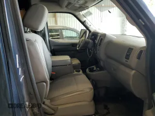 2020 Nissan NV Cargo S z VIN 1N6BF0LY5LN807871, wystawiony jako Copart lot #60689345 z przebiegiem 271 391 mil mil oraz Czysty tytuł • Clean title. Historia ofert i sprzedaży dostępna na DreamBid. Obrazek 11.