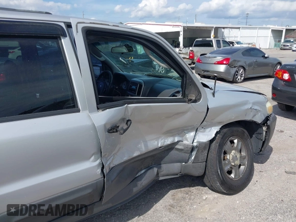 2005 Ford Escape XLS Value with VIN 1FMYU02Z35KD87671, listed as a IAAI auction lot 41880824 with 278,689 mi miles. Bid and sale history available at carsss.com. Image 6.