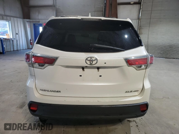 2015 Toyota Highlander XLE z VIN 5TDJKRFH9FS217763, wystawiony jako Copart lot #54377945 z przebiegiem 171 884 mil mil oraz Szkoda całkowita • Salvage title. Historia ofert i sprzedaży dostępna na DreamBid. Obrazek 6.