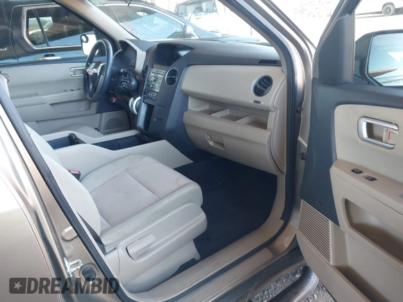 2011 Honda Pilot EX with VIN 5FNYF3H4XBB028225, listed as a IAAI auction lot 41873192 with 155,556 mi miles and . Bid and sale history available at carsss.com. Image 5.