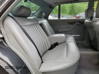 1985 Mercedes-Benz 500 SEL с VIN WDBCA37D0FA117051, выставлен на аукционе Copart как лот 55772735 с пробегом 249 121 миль миль и Чистый • Clean title. История ставок и продаж доступна на DreamBid. Изображение 10.
