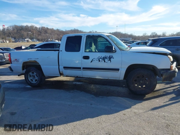 2005 Chevrolet Silverado 1500 Work Truck z VIN 2GCEK19V851367356, wystawiony jako IAAI lot #41448496 z przebiegiem 185 625 mil mil oraz . Historia ofert i sprzedaży dostępna na DreamBid. Obrazek 13.