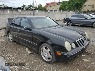 2000 Mercedes-Benz E-Class with VIN WDBJF70J1YB019224, listed as a Copart auction lot 77997574 with 0 mi miles and Non Repairable. Bid and sale history available at carsss.com. Image 4.