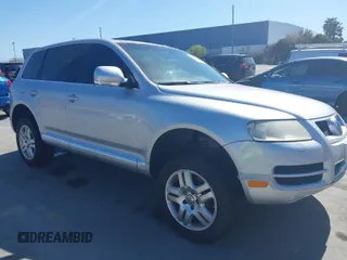 2004 Volkswagen Touareg with VIN WVGCM67LX4D060043, listed as a IAAI auction lot 42001880 with 110,187 mi miles and . Bid and sale history available at DreamBid. Image 1.