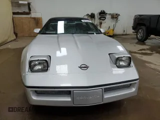 1986 Chevrolet Corvette z VIN 1G1YY0783G5107122, wystawiony jako Copart lot #54137435 z przebiegiem 154 656 mil mil oraz Czysty tytuł • Clean title. Historia ofert i sprzedaży dostępna na DreamBid. Obrazek 5.
