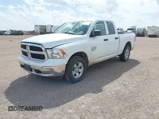 2019 Ram 1500 Tradesman z VIN 1C6RR7FG6KS590438, wystawiony jako IAAI lot #42086963 z przebiegiem 81 328 mil mil oraz . Historia ofert i sprzedaży dostępna na DreamBid. Obrazek 17.