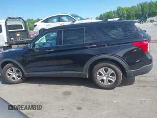2020 Ford Police Interceptor Utility z VIN 1FM5K8AB4LGC36611, wystawiony jako IAAI lot #42199062 z przebiegiem 104 684 mil mil oraz . Historia ofert i sprzedaży dostępna na DreamBid. Obrazek 14.