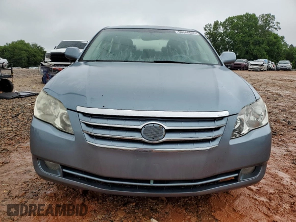 2005 Toyota Avalon XL z VIN 4T1BK36B65U041287, wystawiony jako Copart lot #56566535 z przebiegiem 223 562 mil mil oraz Szkoda całkowita • Salvage title. Historia ofert i sprzedaży dostępna na DreamBid. Obrazek 5.